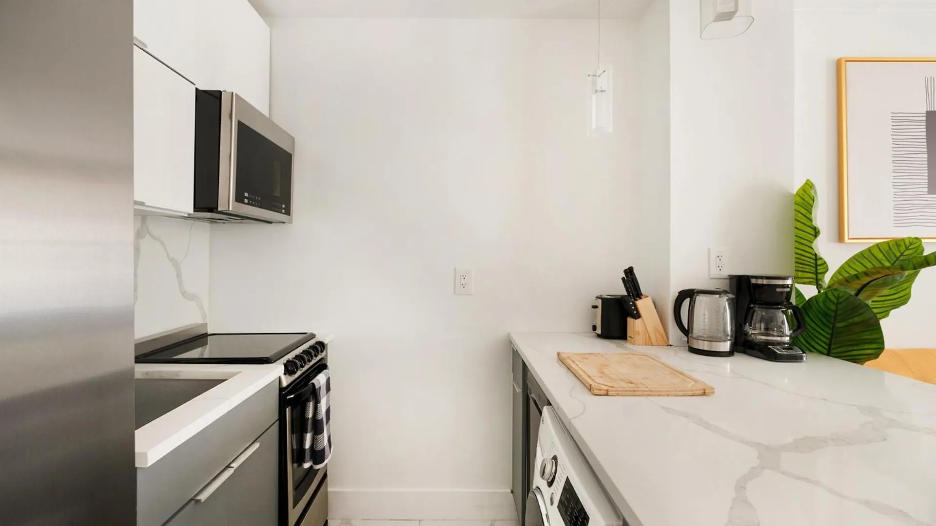 1597-7 Luxury Upper East Studio W&D In Unit New York